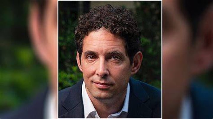 Alex Berenson slams mainstream media for 'obscuring what the risks