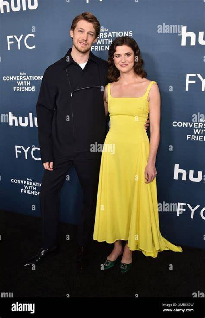 Alison Oliver and Joe Alwyn On 'Conversations With Friends' Romance