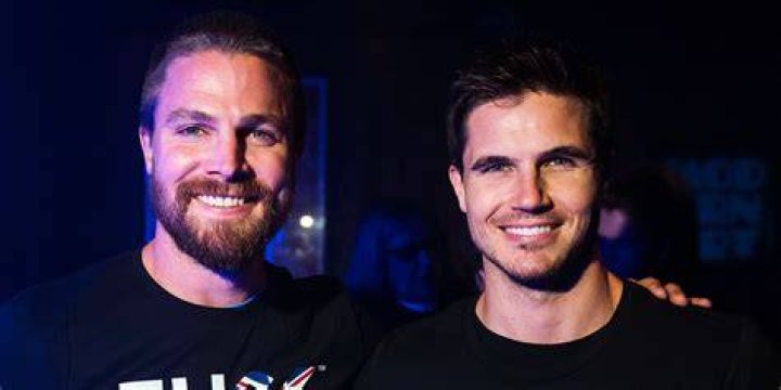 Are Robbie Amell & Stephen Amell Related? You're A Smart One, Aren't Ya