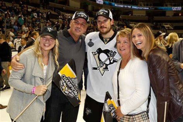 Catherine Kate &mdash; Kathy Leutner with Sidney Crosby and his fam bam