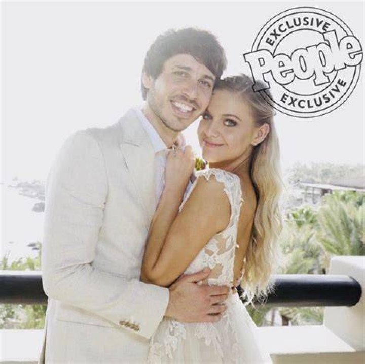 Kelsea Ballerini Got Married In Mexico & Her Dress Is Perfect For A