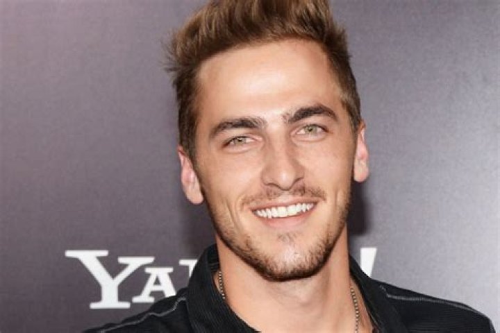 Kendall Schmidt Net Worth Height and Weight, Girlfriend, Bio