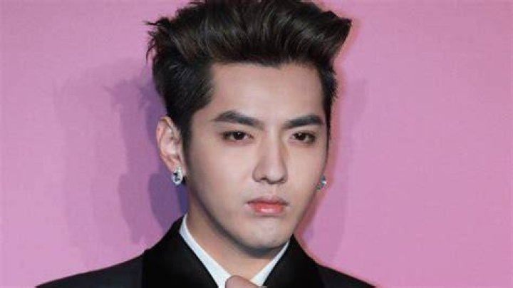 Kris Wu Wu Xiuqin You 王肖 &mdash; ウー・イバンWu Yifan 吴亦凡 /Wu Yifan /Galaxy