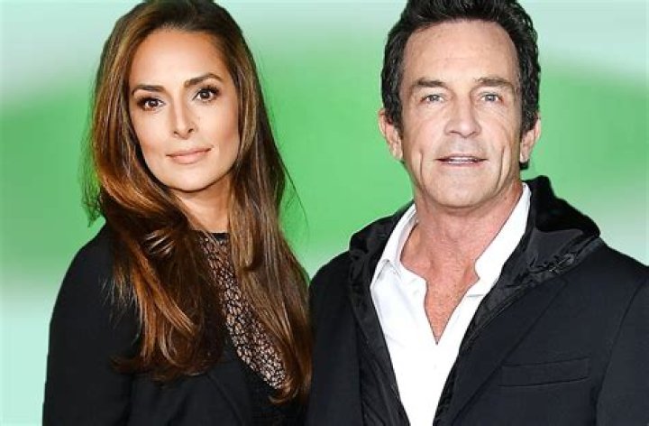 &lsquo;Survivor&rsquo; Jeff Probst Romanced Castmate & Wed a Woman With 2 Children