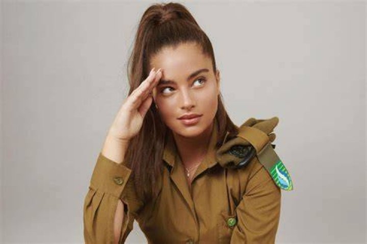 Noa Kirel, la popstar israeliana raccontata dal Washington Post Mosaico