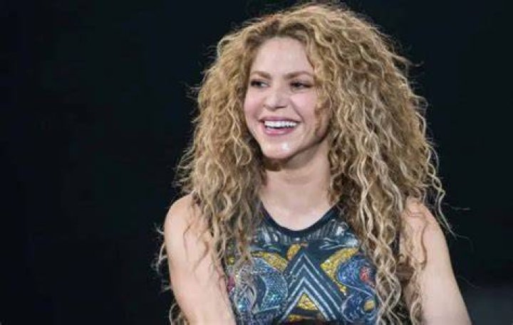 Shakira WORTH] Bio, Age, Top Songs, Height, Weight, Wiki [MUZU]