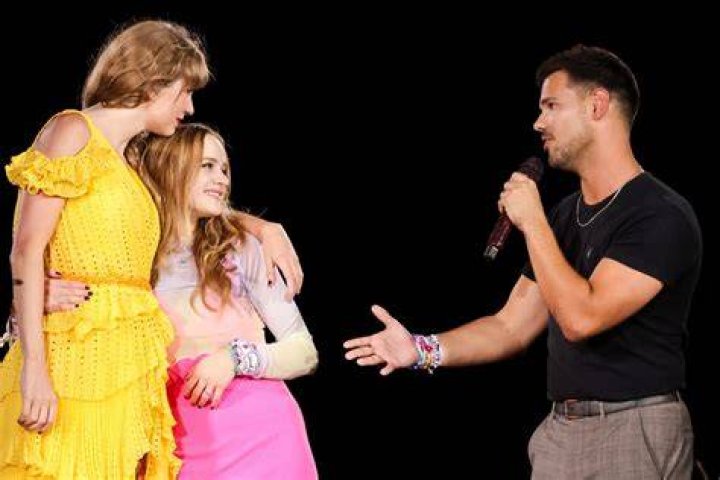 Taylor Hawkins’ Kids Everything To Know About Late Drummer’s Children