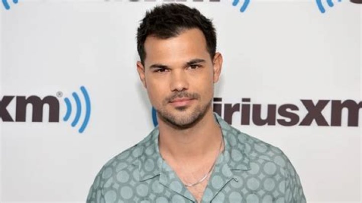 Taylor Lautner Biography; Net Worth, Age, Height, Parents, Nationality