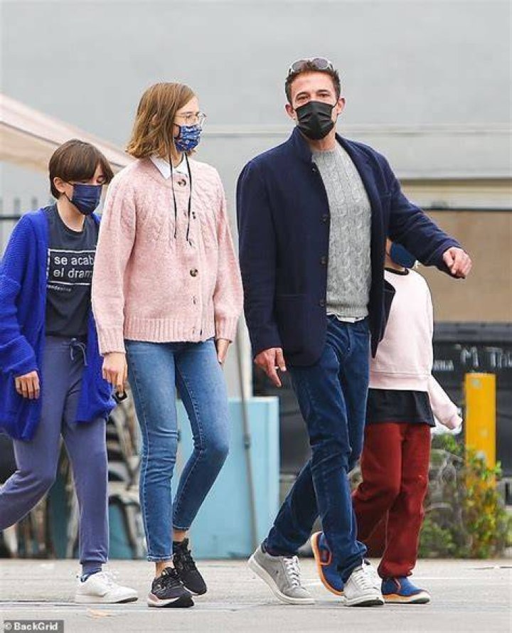 Why Is Violet Affleck, Ben Affleck's Daughter, Wearing A Mask?